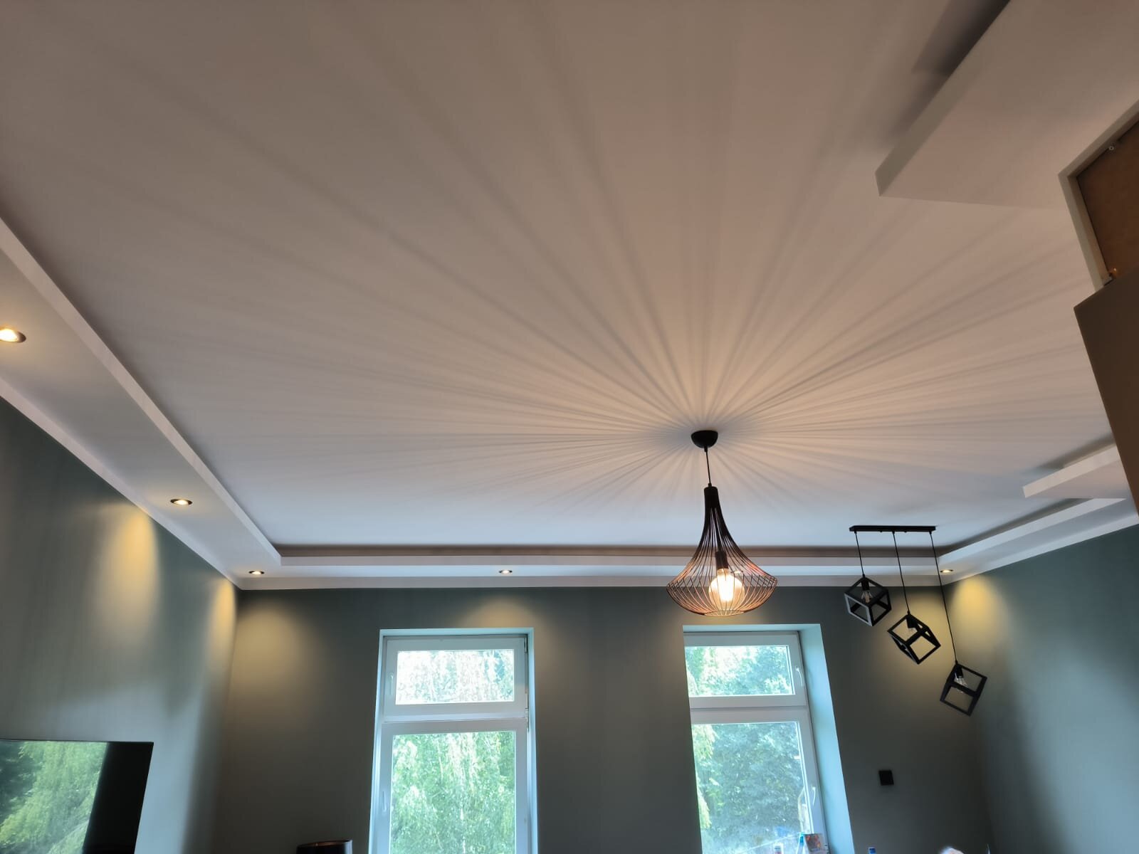 Plafond tendu et éclairage intégré posés par Bormin Rénovation